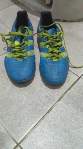 Sepatu futsal Adidas