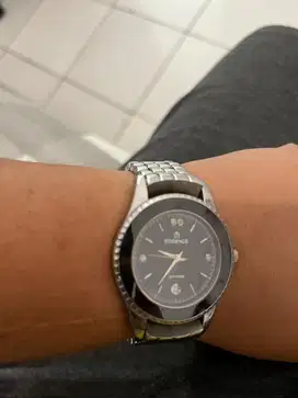 Jam tangan essence