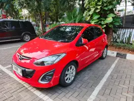 Mazda 2 A/T 1,5 cc tahun 2014 (gress seperti baru)