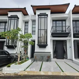 Rumah baru siap huni modern akses 5 menit ke stasiun LRT Cibubur