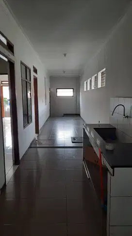 Ruko Terawat di Sayap Jalan Dalem Kaum