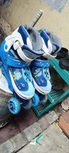 Sepatu roda anak