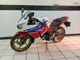 Cbr150r tahun 2014 lengkap orisinil mulus mesin halus