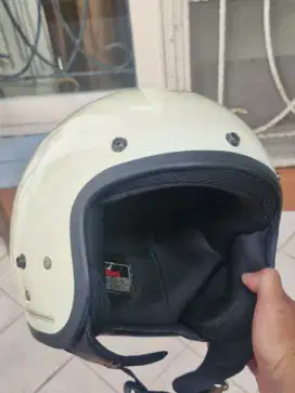 Preloved helm retro
