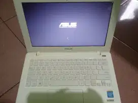 Notebook Asus X 200 istimewaa