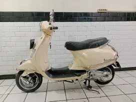 Vespa Lx tahun 2012 lengkap orisinil mulus mesin halus