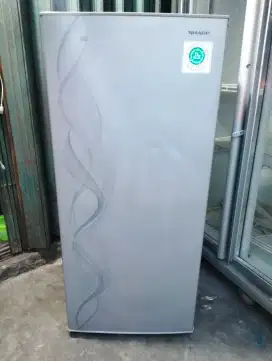 Kulkas satu pintu merek Sharp dingin normal freezer beku bisa buat es