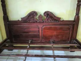 Tempat tidur kayu jati antik