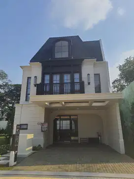 Rumah mewah super nyaman dgn view danau indah di pusat kota