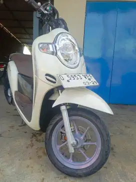 Honda scoopy 2019 putih