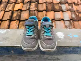 Sepatu anak merk skechers