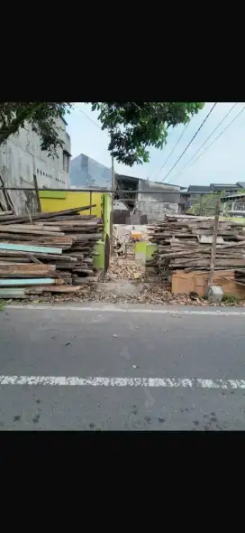 Kayu bekas bongkaran rumah