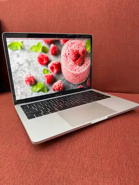 MacBook Pro 13 inch 2019 CTO I7 16/512GB