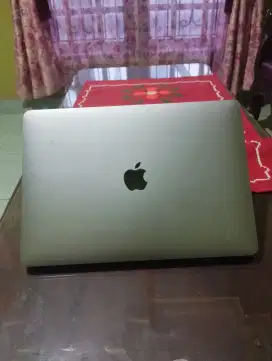 MacBook air 2018 core i5 ram 8/256 gb