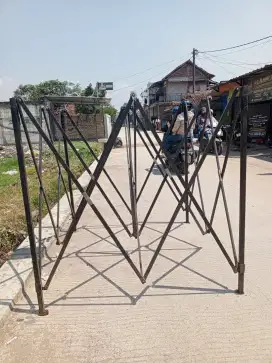 Tenda lipat ukuran 2x2