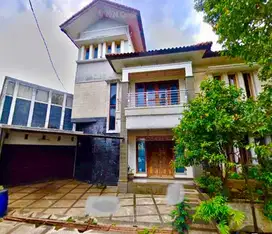 Rumah Gegerkalong Hilir Ada kolam Renang Pribadi Dekat UPI Setiabudi
