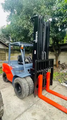 Forklift Toyota 5 Ton,Tiang Threelift,Matic,Low HM,8FD50,Tahun 2020