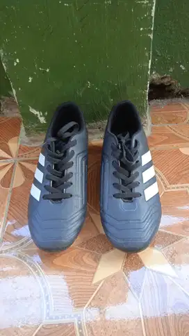 Sepatu Bola Adidas