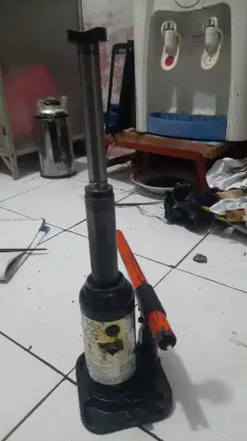 Dongkrak Botol Berfungsi normal
