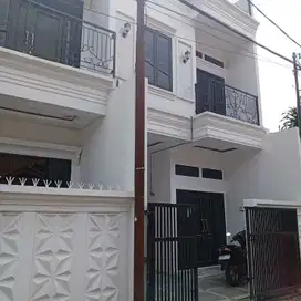 Rumah 2,5 lantai rooftop di Jagakarsa jaksel 1 M nego