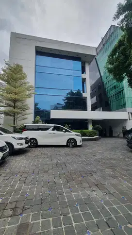 Dijual Gedung Perkantoran 6 Lantai Kondisi Bagus Sangat Luas Strategis