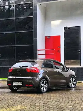 DP 19JT // KIA RIO SE HB 1.4 MT 2012