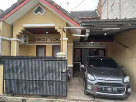 Dijual Murah Rumah dua lantai di komplek taman kopo asri Bandung