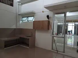 Dijual/sewa rk 3lt full bangunan ada folding door & toren Citra Raya