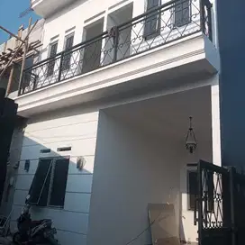 Rumah baru 2,5 lantai  di Condet 14 menit ke Cawang