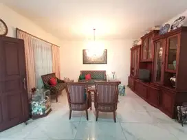 DIJUAL RUMAH STRATEGIS DI TEBET DALAM KOMPLEK GUDANG PELURU