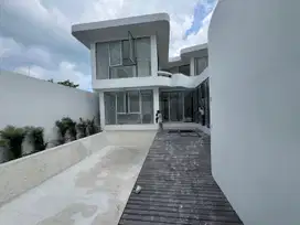 NEW VILLA NEAR CLUB ATLAS,FINSS & ST TROPEZ. CANGGU AREA