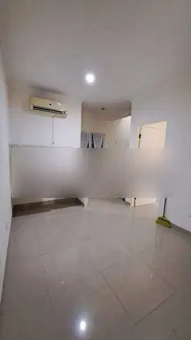 RUMAH FULL FURNISHED KAN DI PARAMOUNT VILLAGE TENGAH KOTA SEMARANG