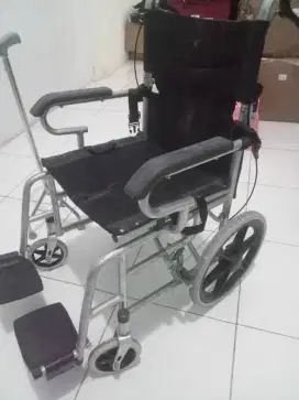 Kursi roda lipat