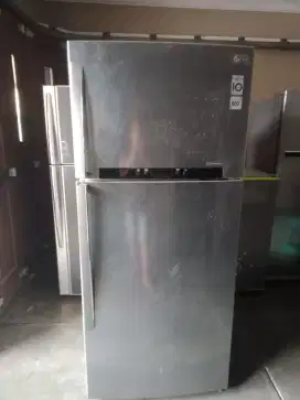 Lemari es jumbo merk LG