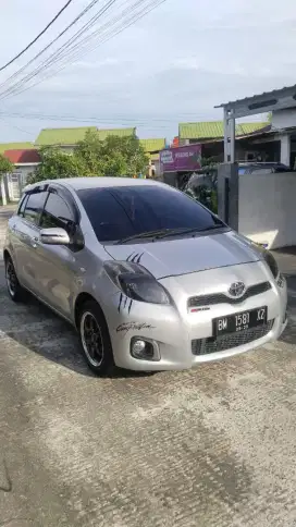 Toyota Yaris J 2013 Manual