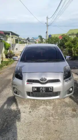 Toyota Yaris J 2013 Manual