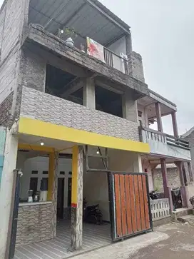 dijual rumah 3 lantai di Sukamenak kec Margahayu kab bandung 800 juta