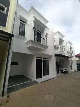 Rumah bagus 3 menit  ke ISTN sreng seng sawah 5 menit  tol kukusan
