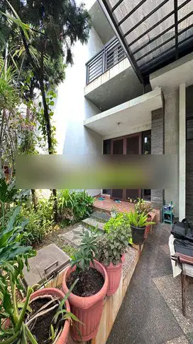 DEPAN TAMAN ! Rumah Permata Buana POSISI TERBAIK jarang ada