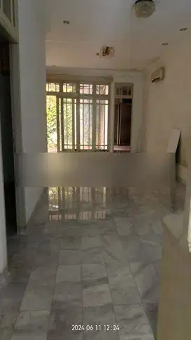 RUMAH INTERCON KEBON JERUK - RUMAH TUA HITUNG TANAH ! MURAH