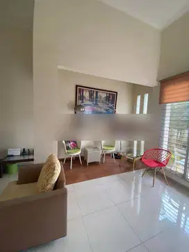 Rumah 3 Lantai Permata Buana. Luas 180 m2 , minimalis siap huni !