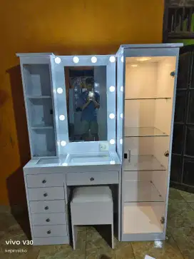 Meja rias kecantikan