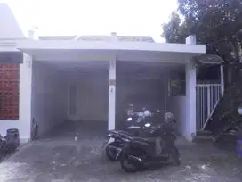 Rumah Disewakan di Puri Depok Mas, Posisi di Hook Lokasi strategis
