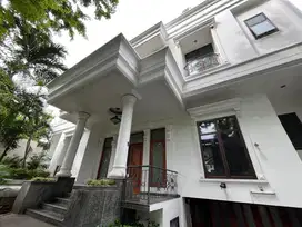 Rumah Mewah 3 Lt Berikut Basement di Wijayakata Raya,Dekat Senopati