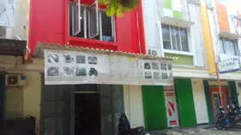 Ruko 2 Lantai Parkir Terbuka Sangat Luas Di Sisi Jalan Besar 4 Mobil