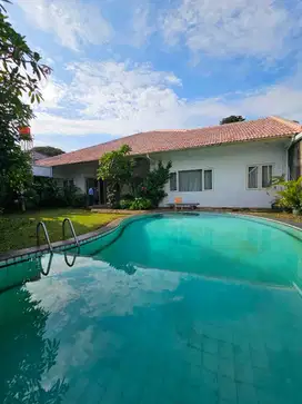 Dijual rumah lokasi sangat bagus Di Area sekitar Kemang Dalam