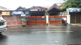 Rumah Strategis 2 Lantai Berikut Kos2an Dan 3 Kios, Lingkungan Ramai
