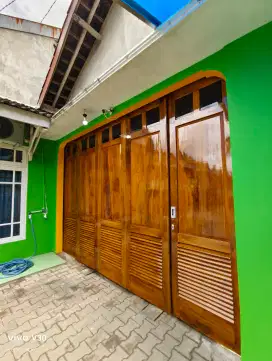 Pintu garasi kayu jati