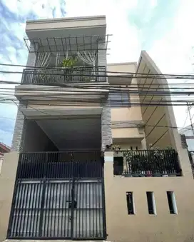 Jual Cepat Rumah 2 lantai dekat kelapa gading/Bisa untuk kos kos an