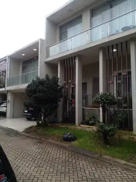 di jual rumah kebayoran resident  cluster villas loaksi cakep